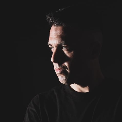 MIRKA   ( techno House - HardGrove-)